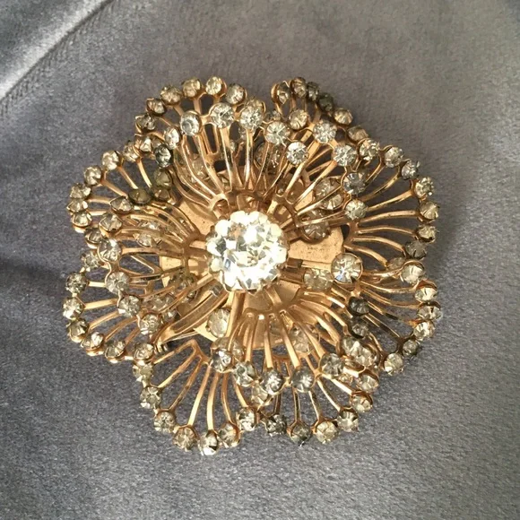 Vintage Kramer RHINESTONE Brooch - Picture 2 of 5
